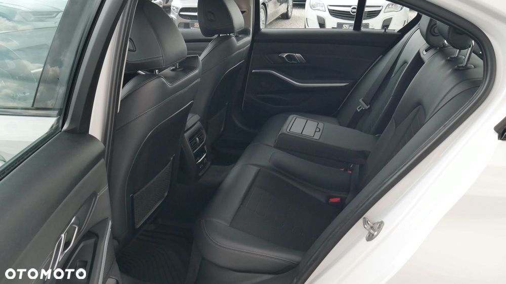 BMW Seria 3 - 22