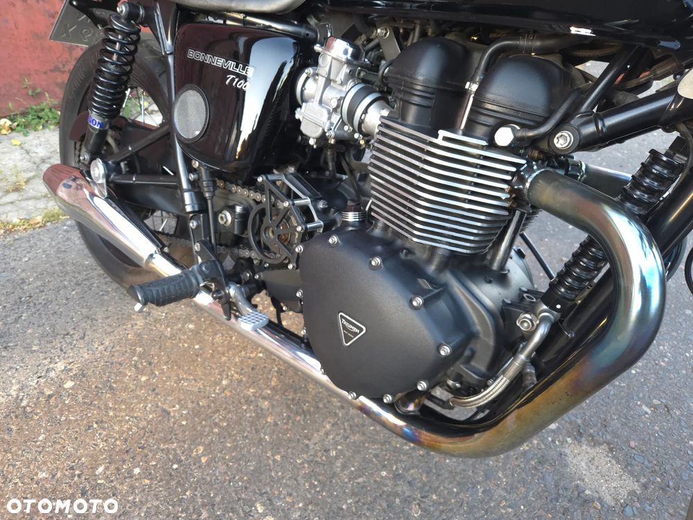 Triumph Bonneville - 4