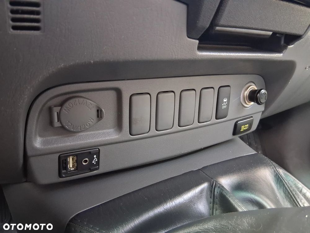 Toyota Hilux 3.0 D-4D SR5 - 18