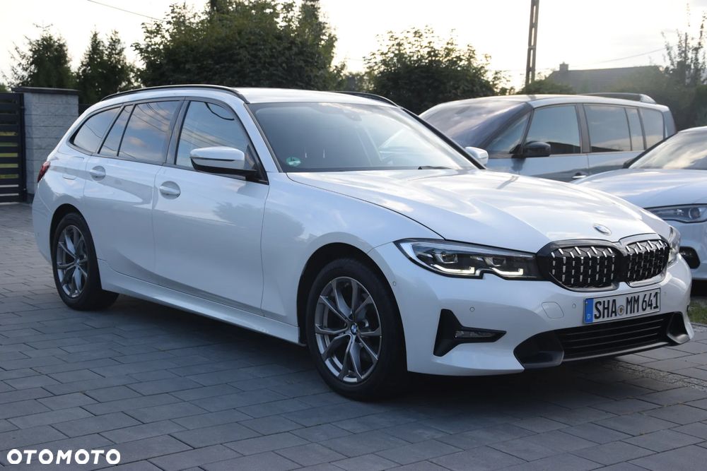 BMW Seria 3 320d xDrive Luxury Line Purity sport - 2