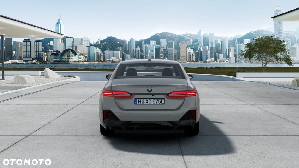 BMW Seria 5 530e xDrive PHEV M Sport - 5