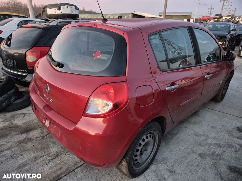 Dezmembram  Renault Clio 3 Facelift 2009 1.6 16v K4M848 - 3