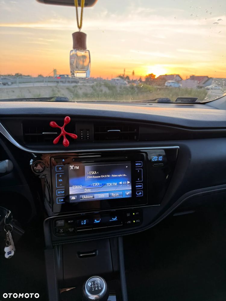 Toyota Auris 1.6 Premium - 6