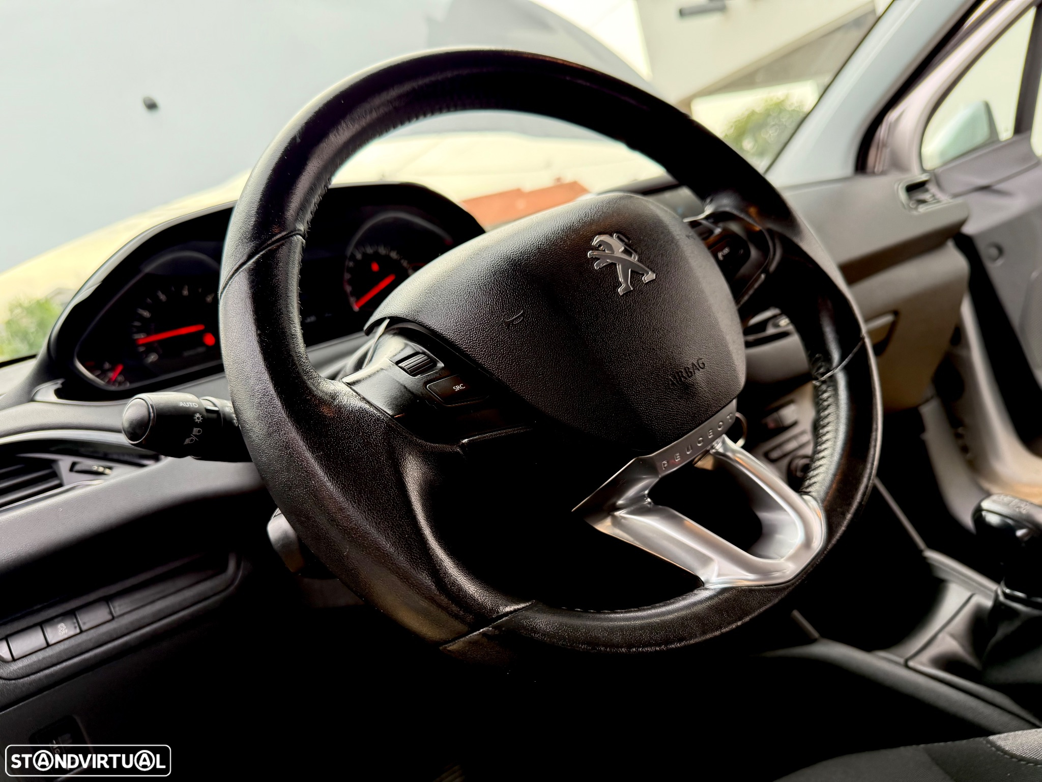Peugeot 208 1.2 VTi SE Style - 10