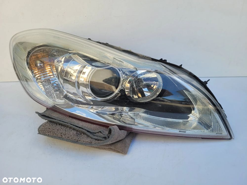 Volvo C30 / C70 lift lampa przód prawa xenon skretny