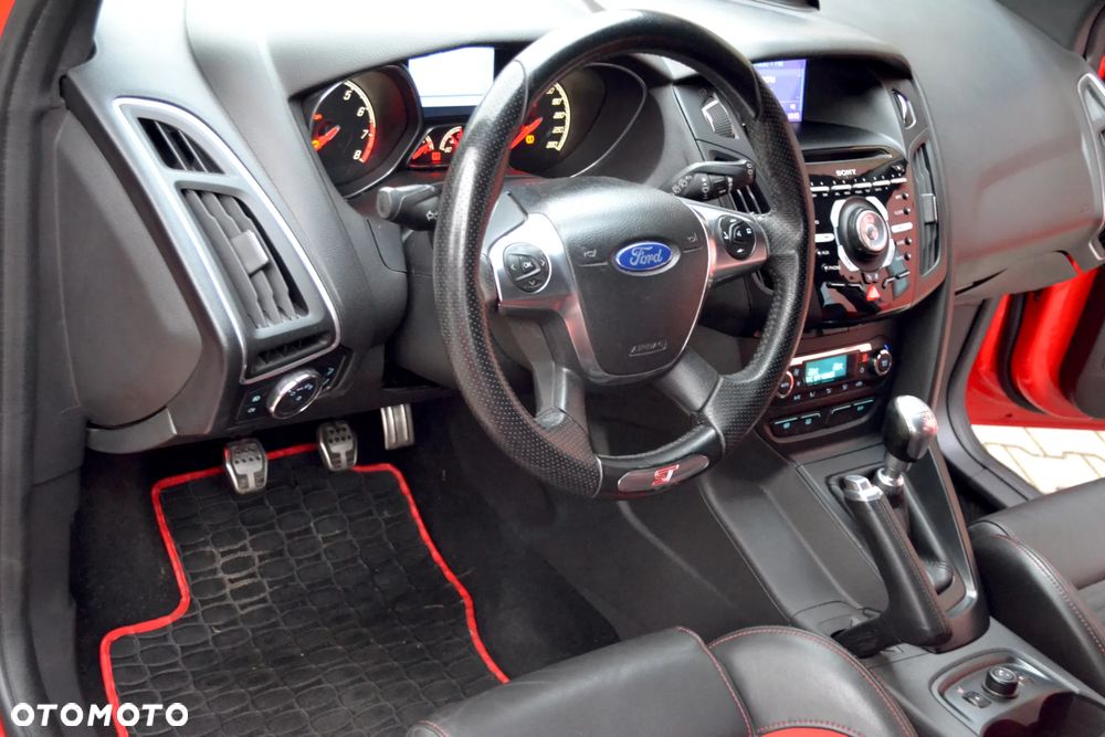 Ford Focus 2.0 EcoBoost ST mit Leder-Exclusiv-Paket - 28