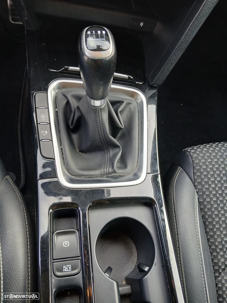 Kia Ceed SW 1.6 CRDi TX+SRF - 12