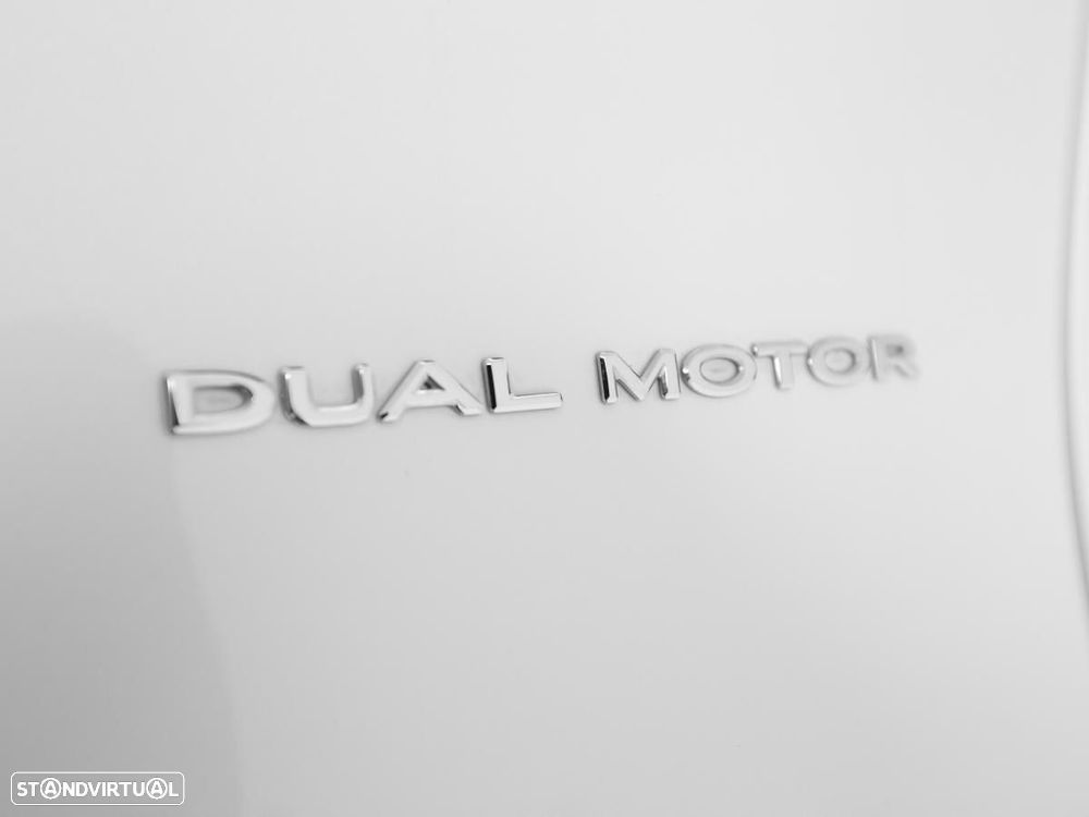 Tesla Model Y Long Range Dual Motor AWD - 18