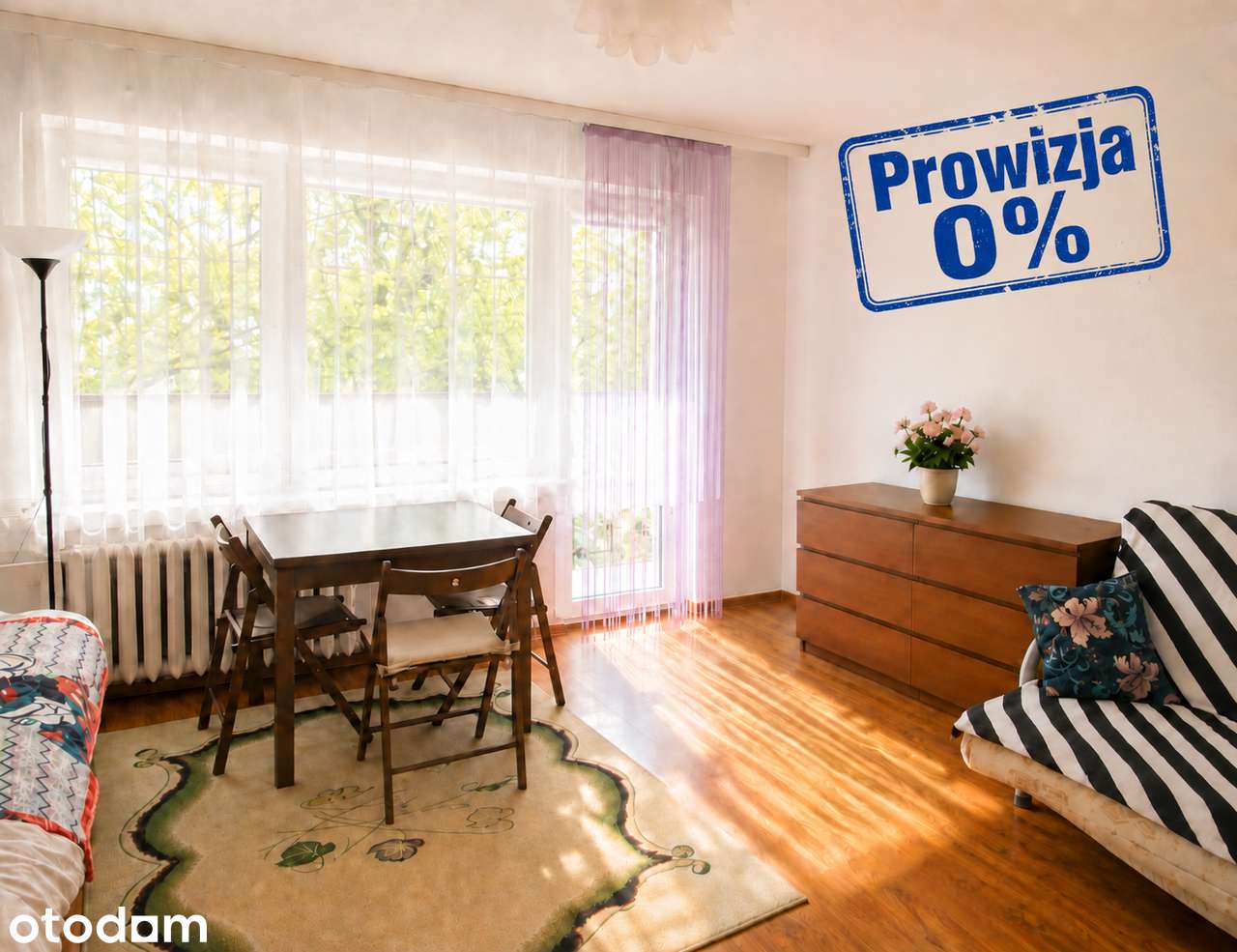 Jasna kawalerka z osobną kuchnią, balkon, piwnica, brak piecyka.