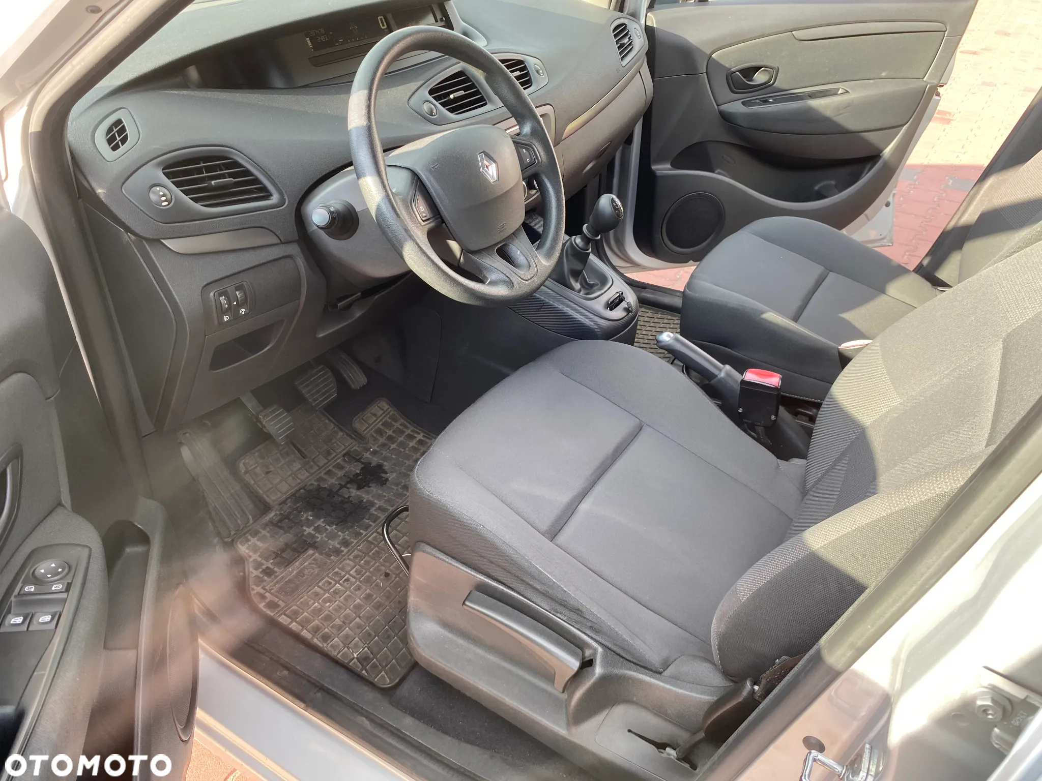 Renault Scenic 1.5 dCi Authentique - 14