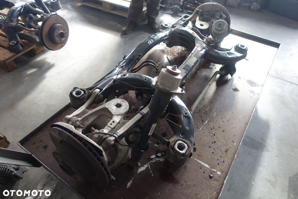 BMW X5 E70 ZAWIESZENIE TYLNE BELKA TYLNA KOMPLETNA 4.8 benzyna - 4