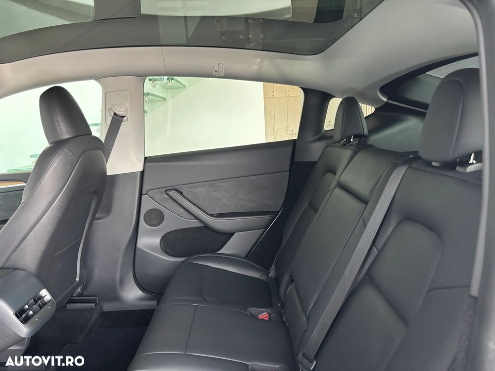 Tesla Model Y - 14