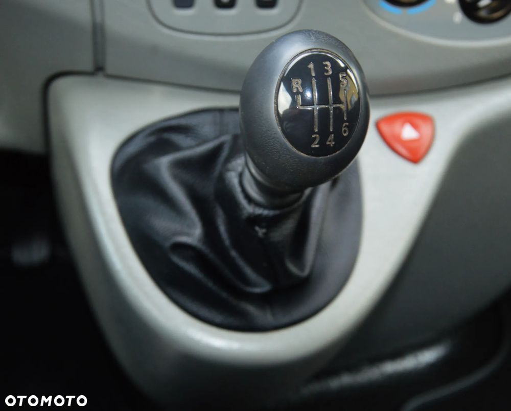 Renault Trafic - 26