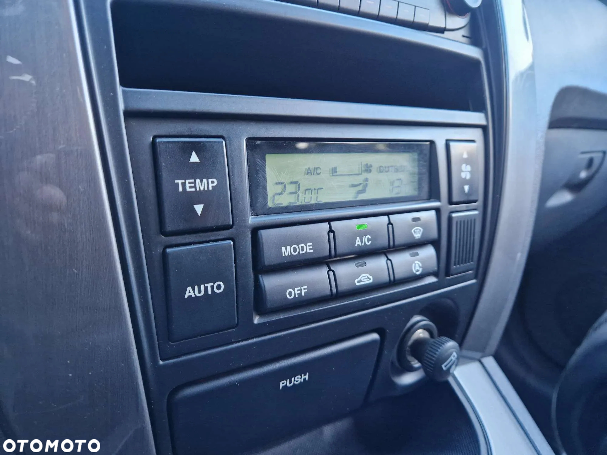 Hyundai Tucson 2.0 CRDi Elegance + - 29