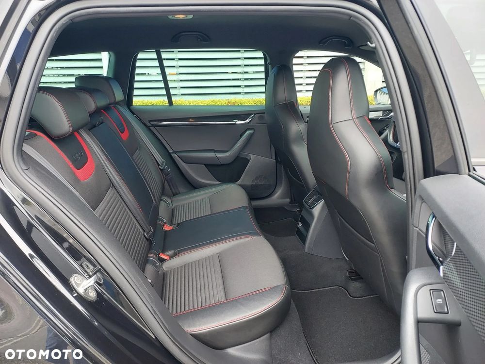 Skoda Octavia 2.0 TDI DSG RS - 26