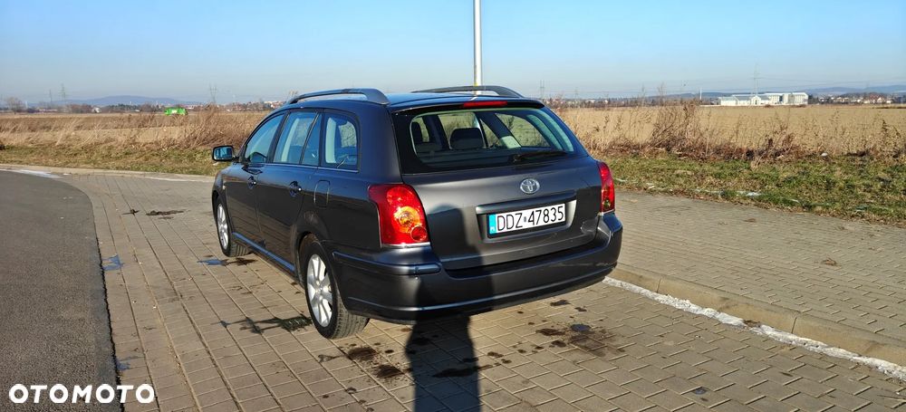 Toyota Avensis 2.0 D-4D Combi - 14