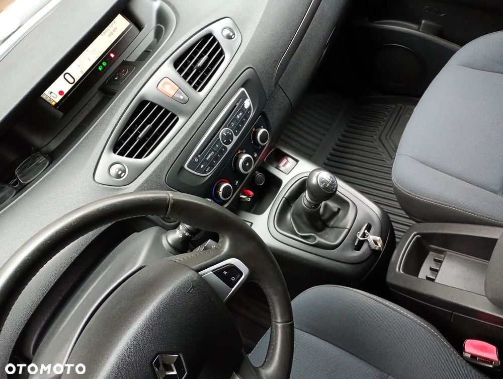 Renault Grand Scenic - 17