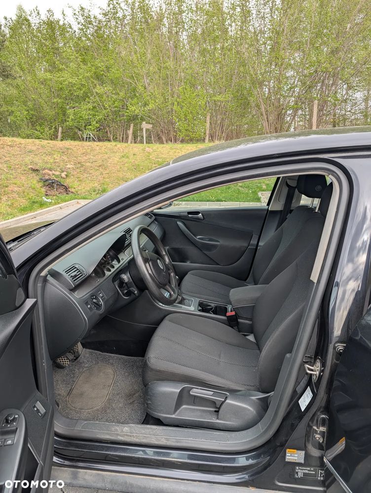 Volkswagen Passat 1.9 TDI DPF BlueMotion - 9
