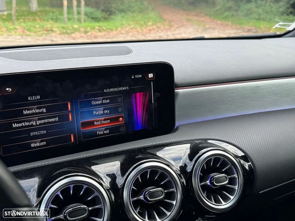 Mercedes-Benz A 250 Limousine e AMG Line - 12