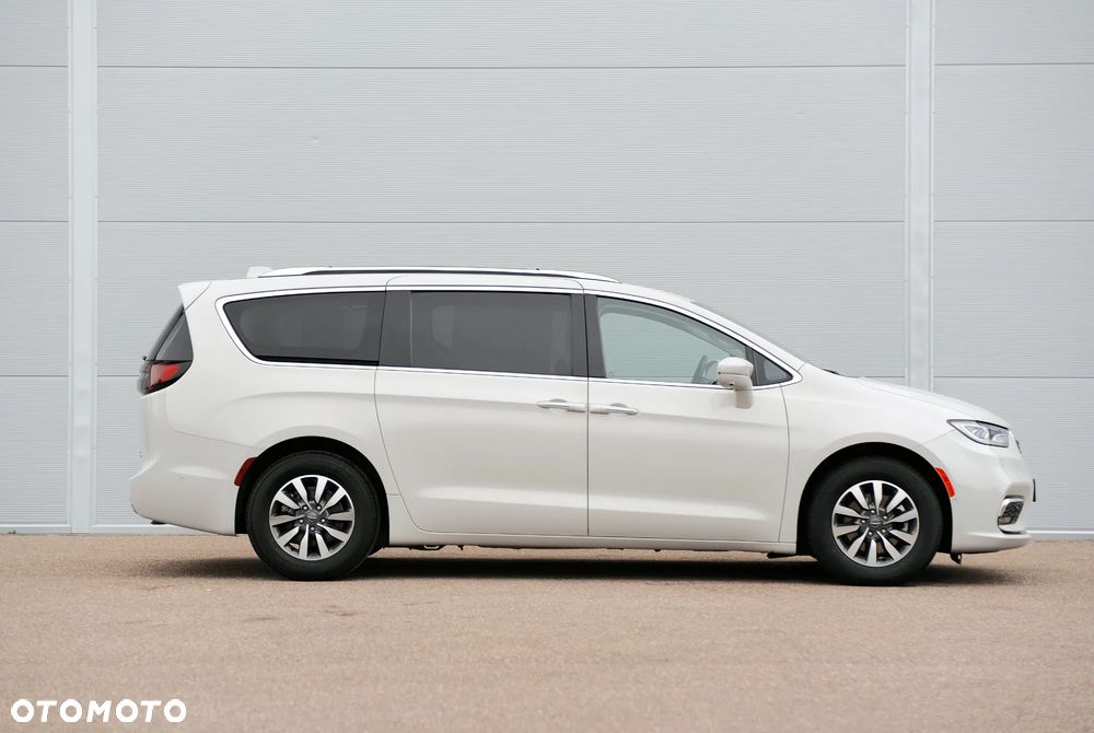 Chrysler Pacifica - 8