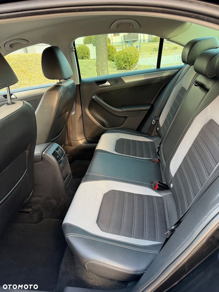 Volkswagen Jetta - 16