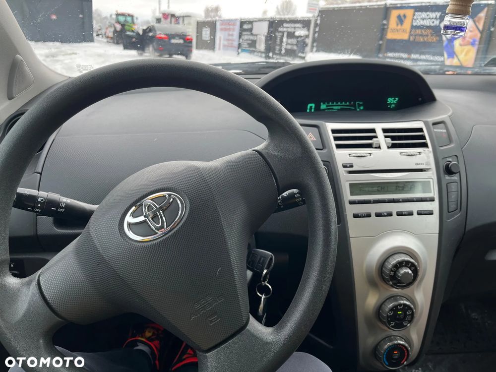 Toyota Yaris 1.0 Luna A/C - 2