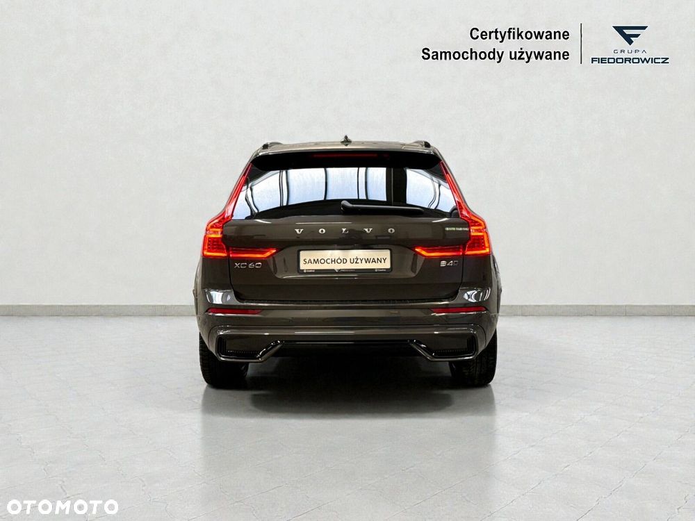 Volvo XC 60 B4 D AWD Plus Dark - 8