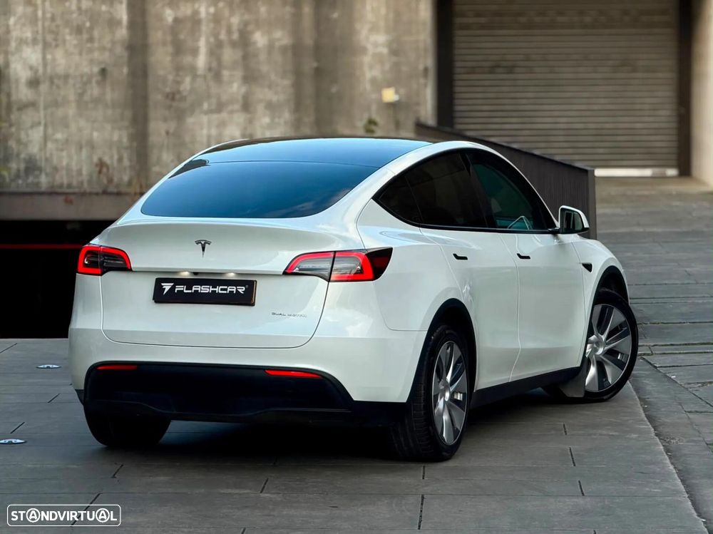 Tesla Model Y Long Range Dual Motor AWD - 16