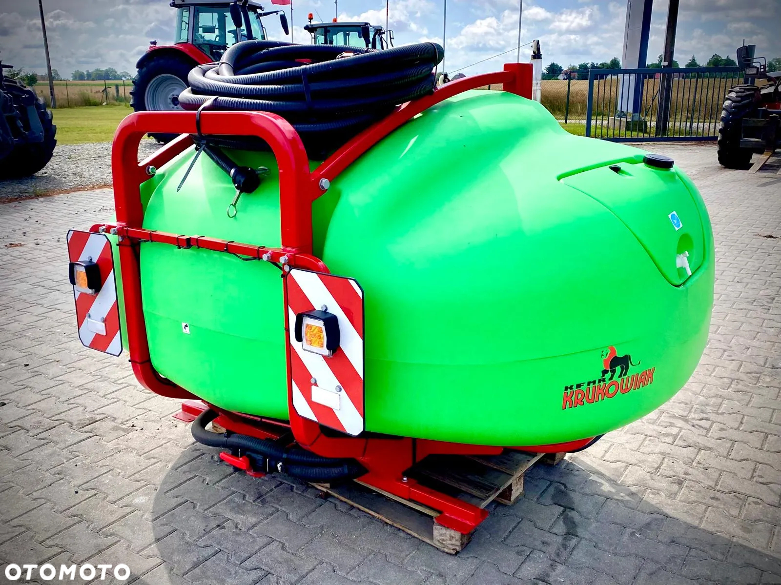 Krukowiak Zbiornik czołowy o pojemności 1500 l (P940/1) - 2