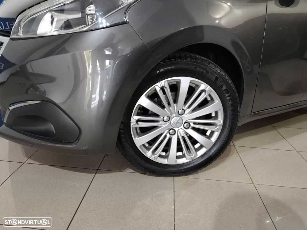Peugeot 208 1.2 PureTech Signature - 4
