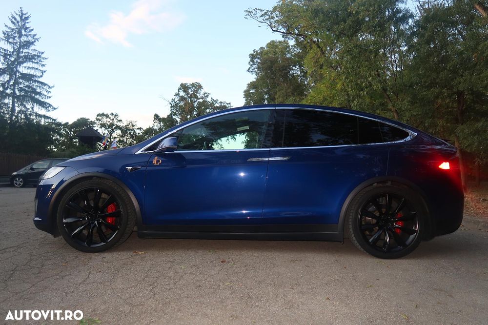 Tesla Model X - 14