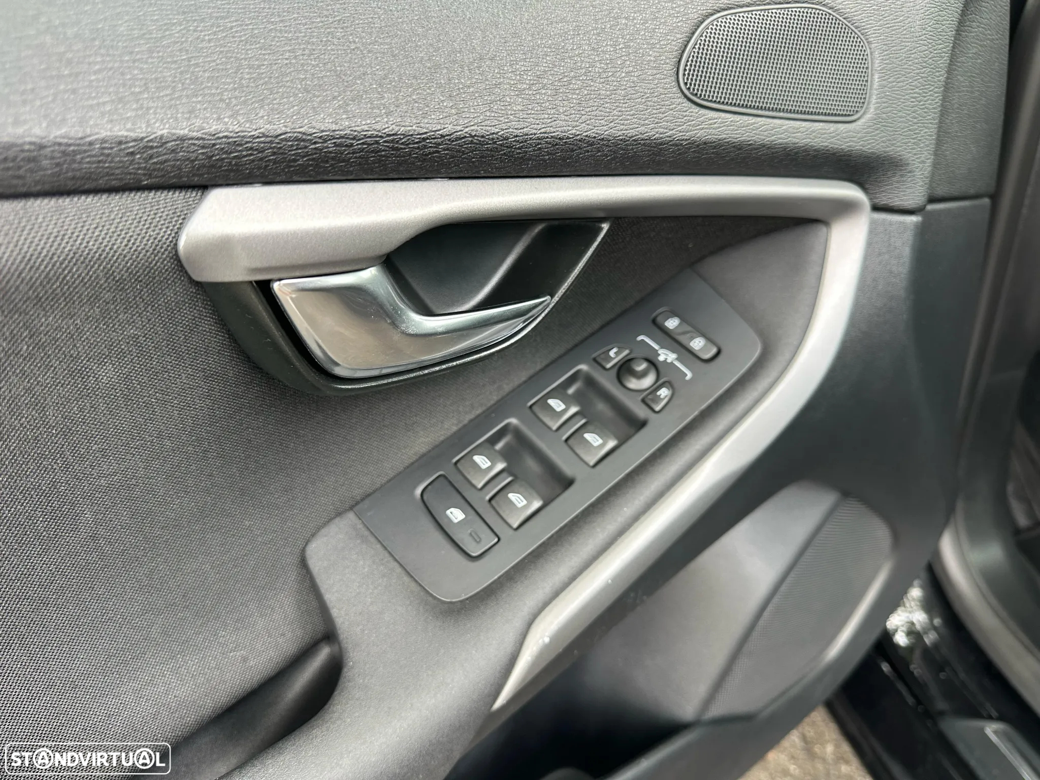 Volvo V40 2.0 D2 Momentum Eco - 14