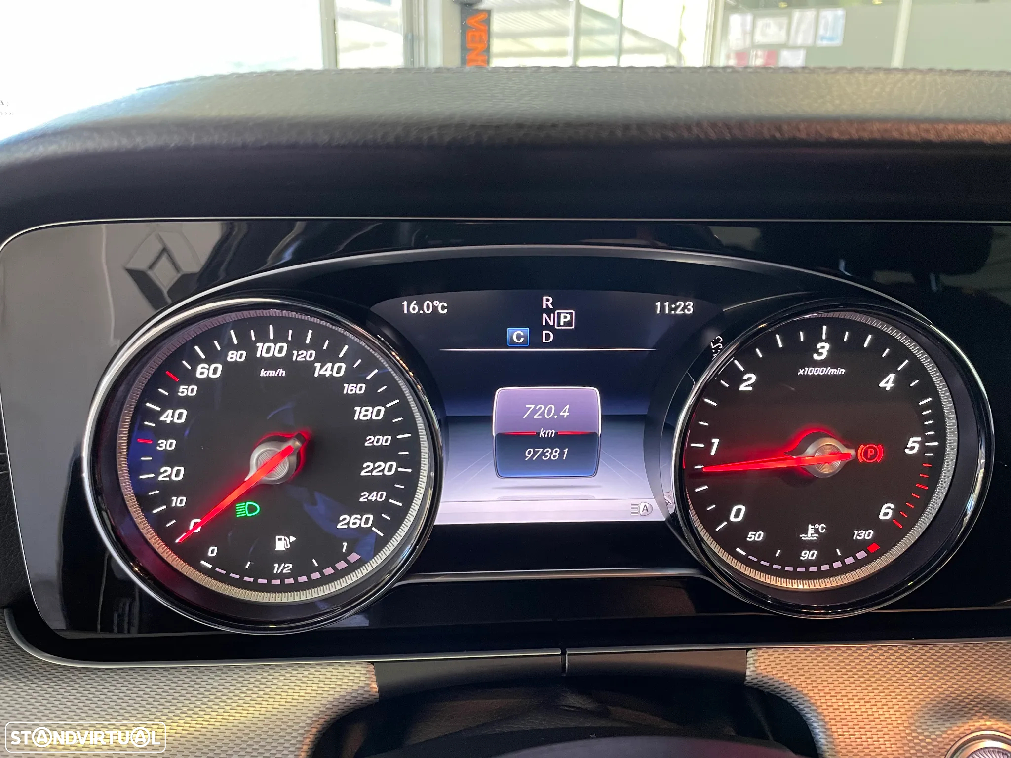 Mercedes-Benz E 220 d AMG - 11