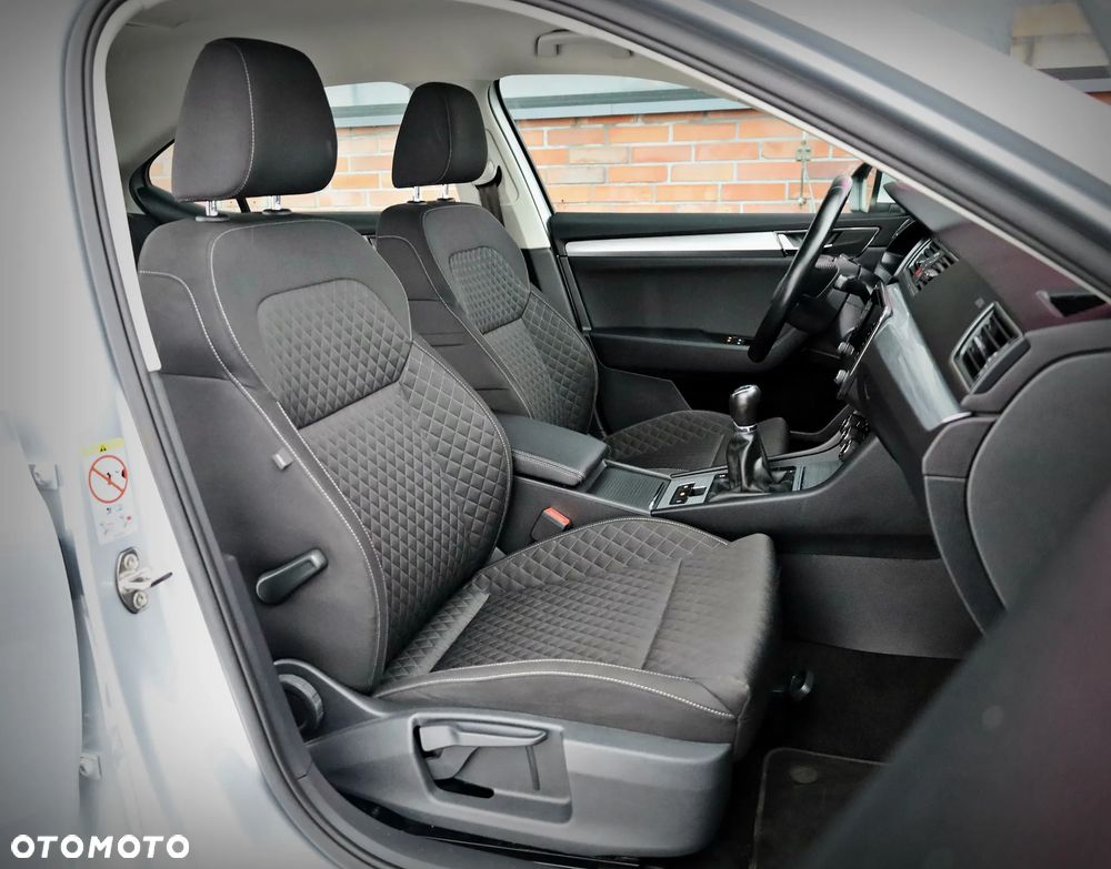 Skoda Superb 2.0 TDI SCR Ambition - 23