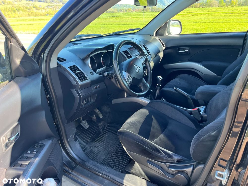 Mitsubishi Outlander 2.0 DID Instyle - 3