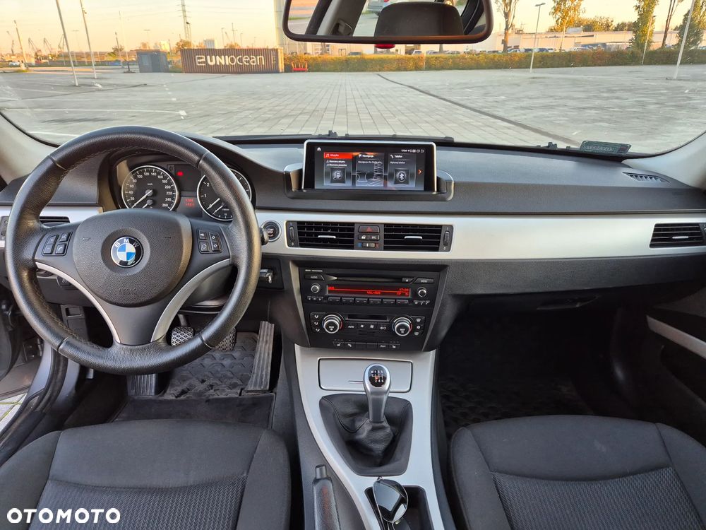 BMW Seria 3 320i - 10