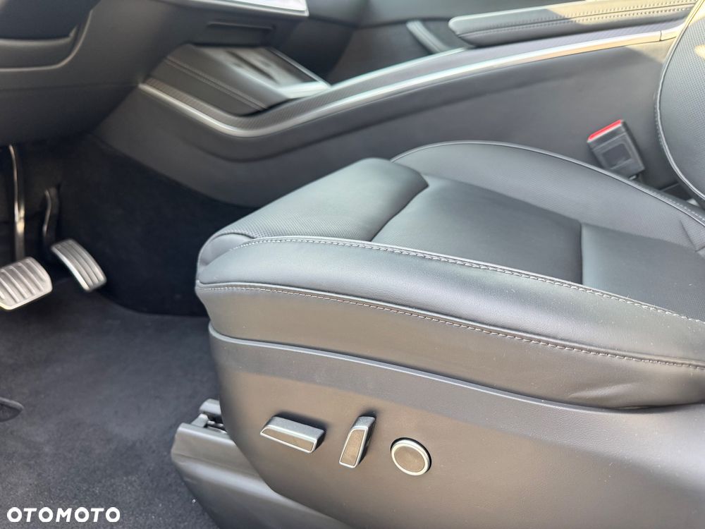 Tesla Model X - 14