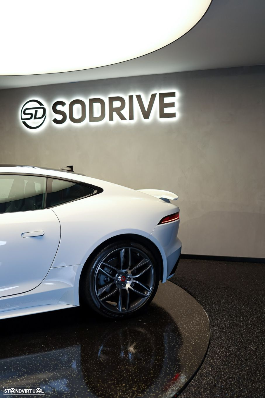Jaguar F-Type 2.0 i4 R-Dynamic - 27
