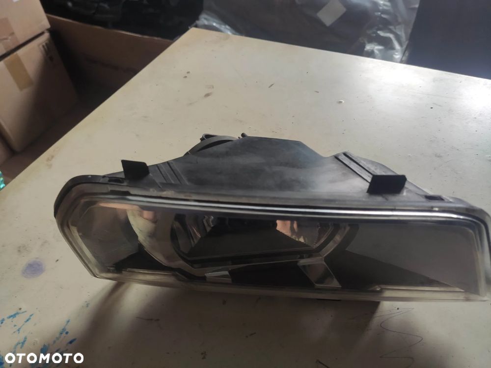 PD Lampa Halogen lewy przód Skoda Yeti 13- 5L - 3