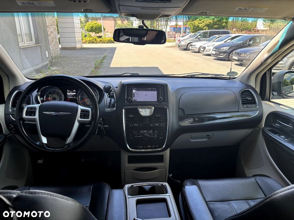 Chrysler Town & Country 3.6 Limited - 23