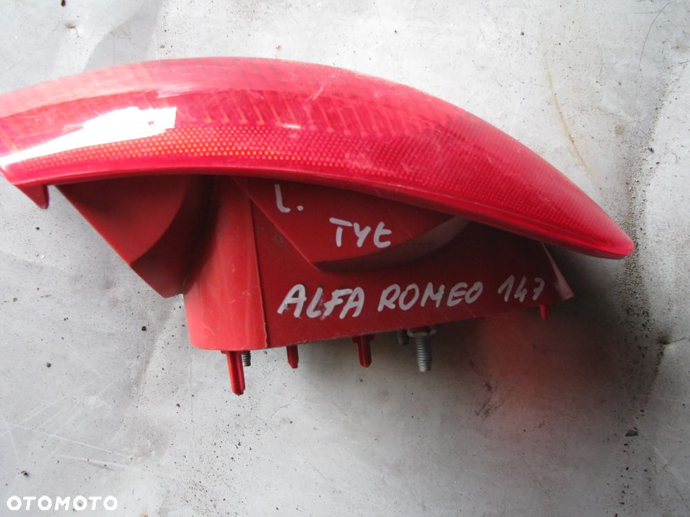 LAMPA  TYLNA LEWA ALFA ROMEO 147 - 5