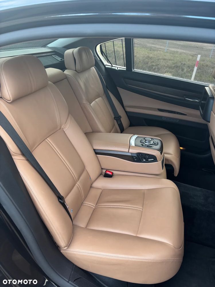 BMW Seria 7 - 24