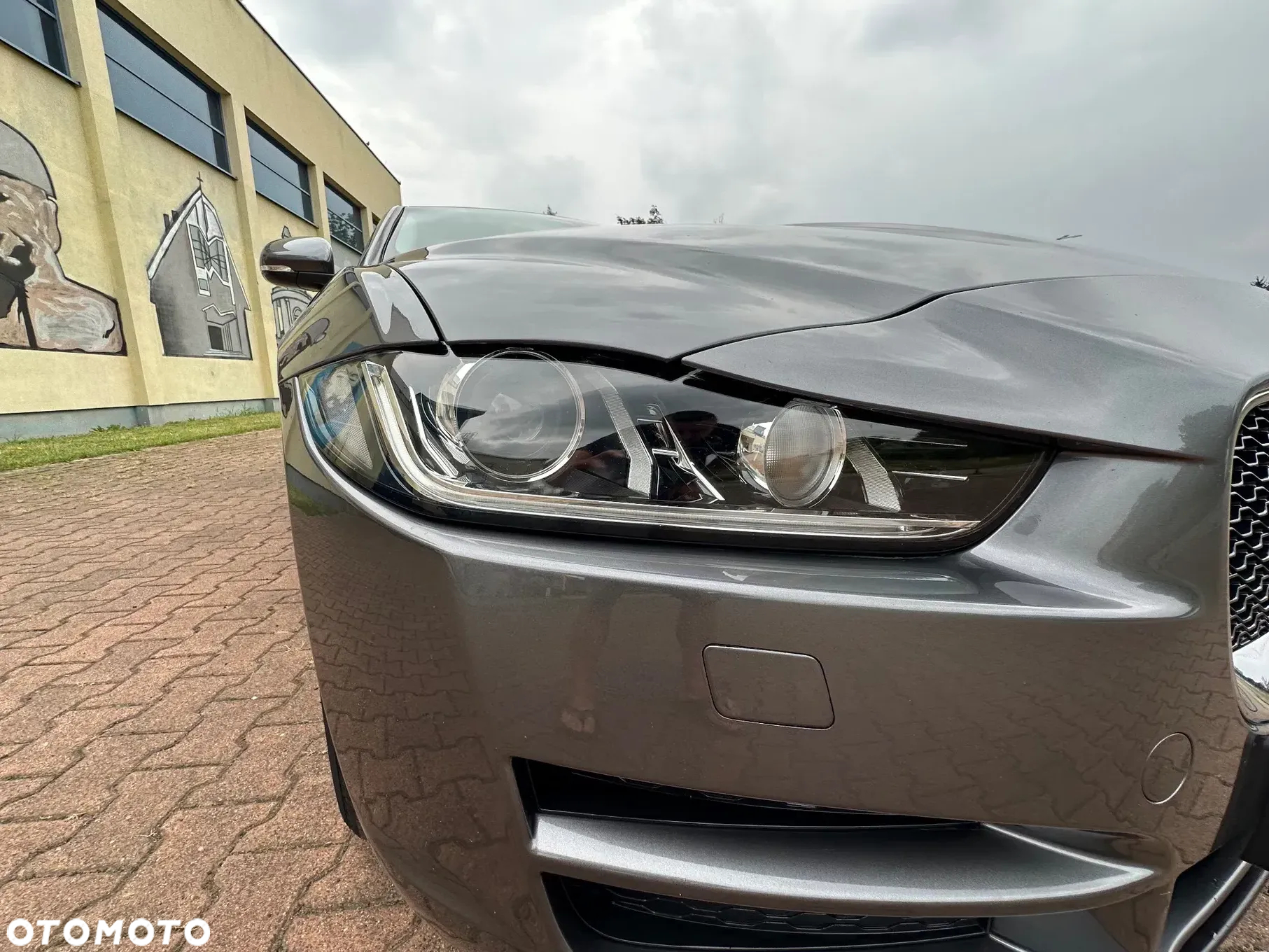 Jaguar XE - 19