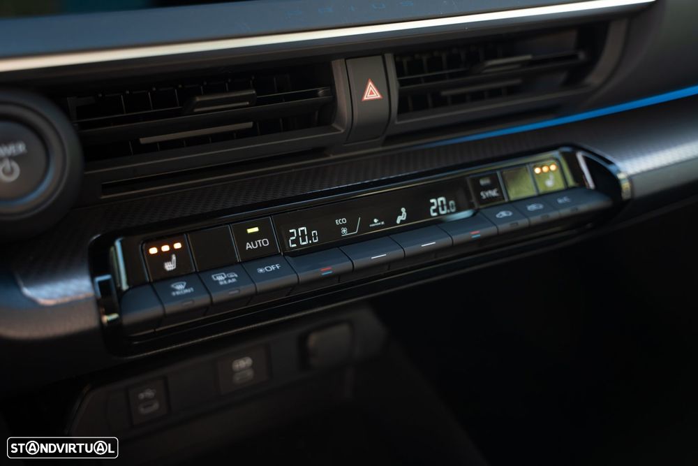 Toyota Prius 2.0 Plug-in Luxury - 24