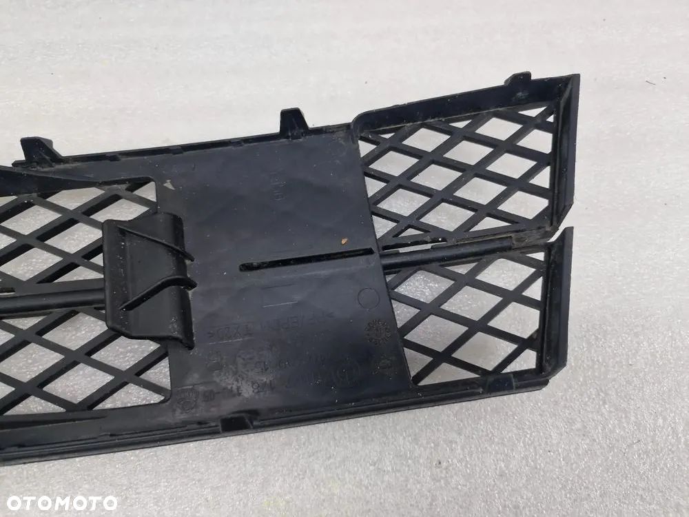 BMW E60 / E61 LIFT 07- LEWA / PRAWA KRATKA BOCZNA ZDERZAKA PRZEDNIEGO PRZÓD , NR 51117178109 / 51117178110 , NR AUKCJI C/180 - 9