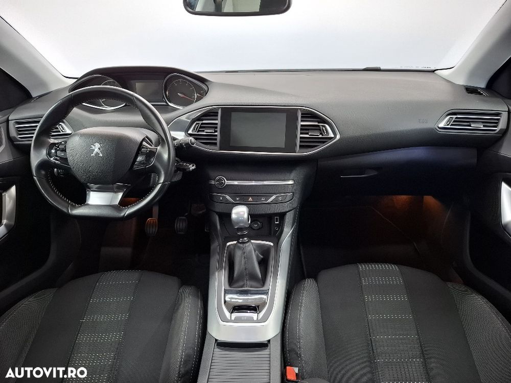 Peugeot 308 1.2 L PureTech Turbo Allure - 3