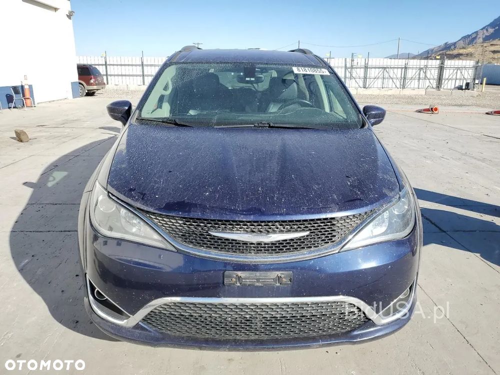 Chrysler Pacifica - 5