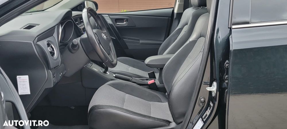 Toyota Auris - 12