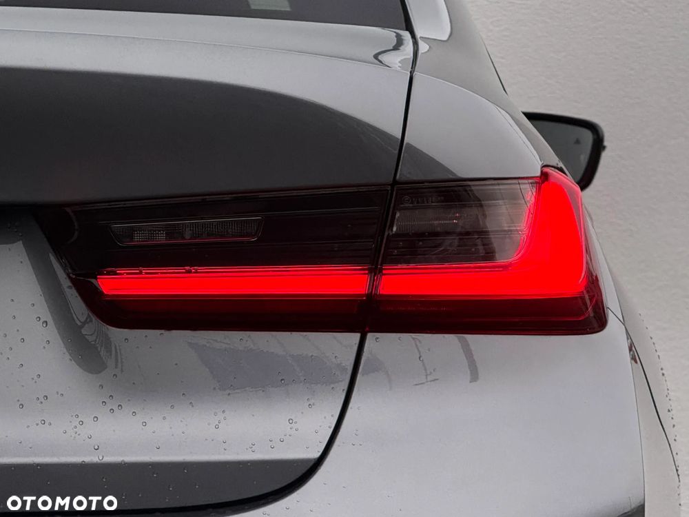 BMW Seria 3 330i xDrive M Sport - 8