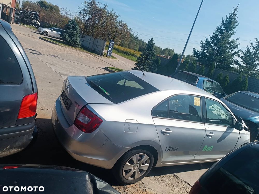 Skoda Rapid z silnikiem z 1,2 TSI ozn. CBZB iskrzynią PRN lakier kod LA7W - 4